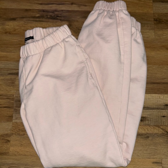Brandy Melville Pants - Brandy Melville sweatpants